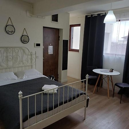 Tom'S House Apartman Otopeni Kültér fotó